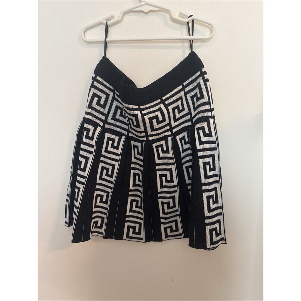 Woman’s pleated skirt - See pictures for measurements